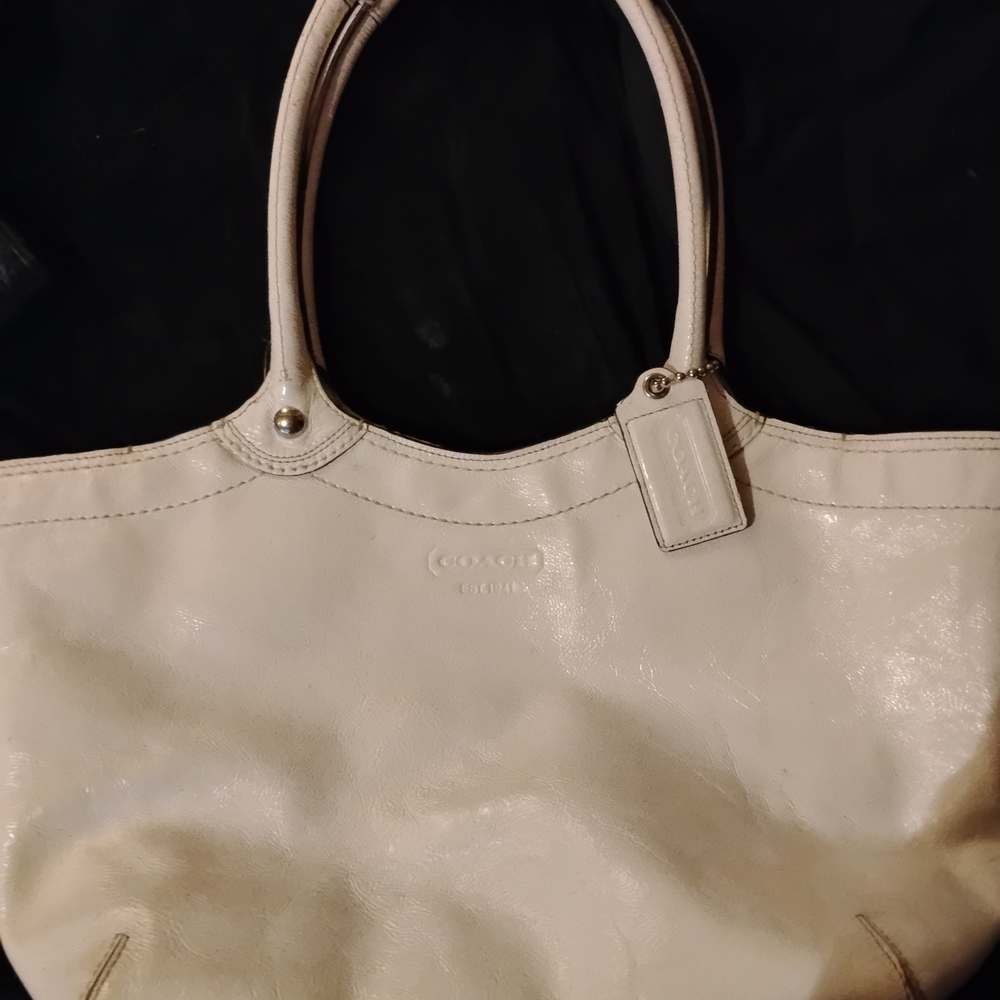 Coach White Beautiful Leather Shoulder Bag